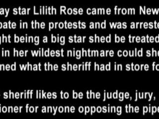 Beroemd broadway protester gedwongen naar striptease & krijgt tortured door morton county sheriffs afdeling alleen &commat;captivecliniccom