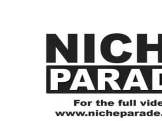 Niche parade - young&comma; competitive 여배우 jocelyn 돌 과 kira perez 입력 경쟁 에 발견 아웃 누구 수 열린 에이 한창 젊은 정액 빠른 와 그들의 손