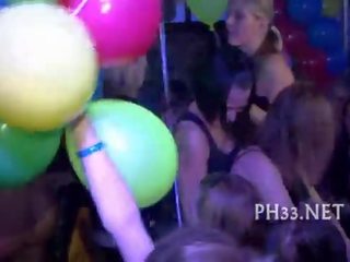 Gruppe sex wild patty bei nacht klub