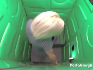 Porta Gloryhole Blonde milf swallowing strangers cum